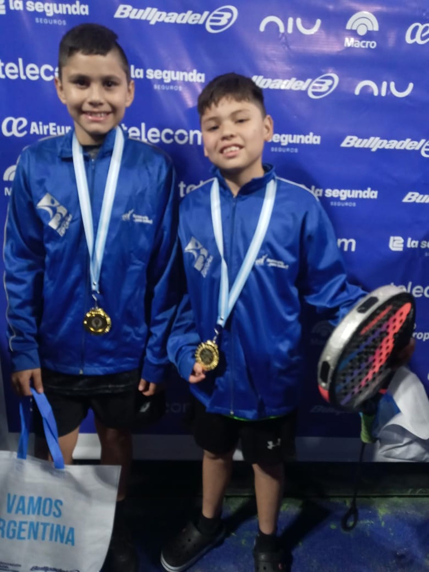 Augusto Espinola y Leo Santacruz Campeones nacionales sub 12 de Padel, consagrados en Buenos Aires