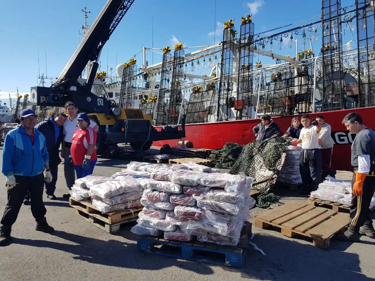 Calamar: nada afuera e incertidumbre adentro de las 200 millas