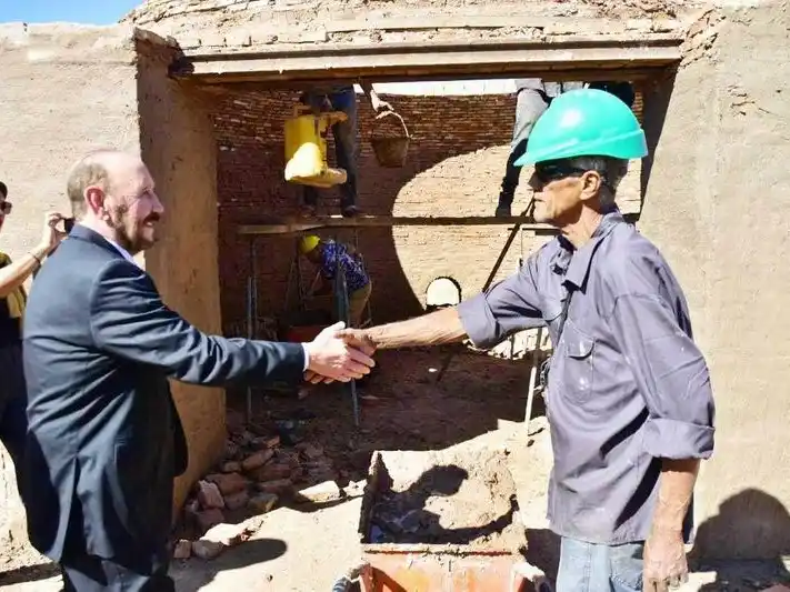 Insfrán recorrió el Parque Industrial 
Carbonífero en Los Matacos