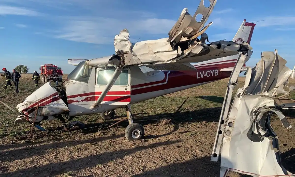 Villarino: un hombre de 80 y una mujer de 71 se salvaron tras el desplome de una avioneta