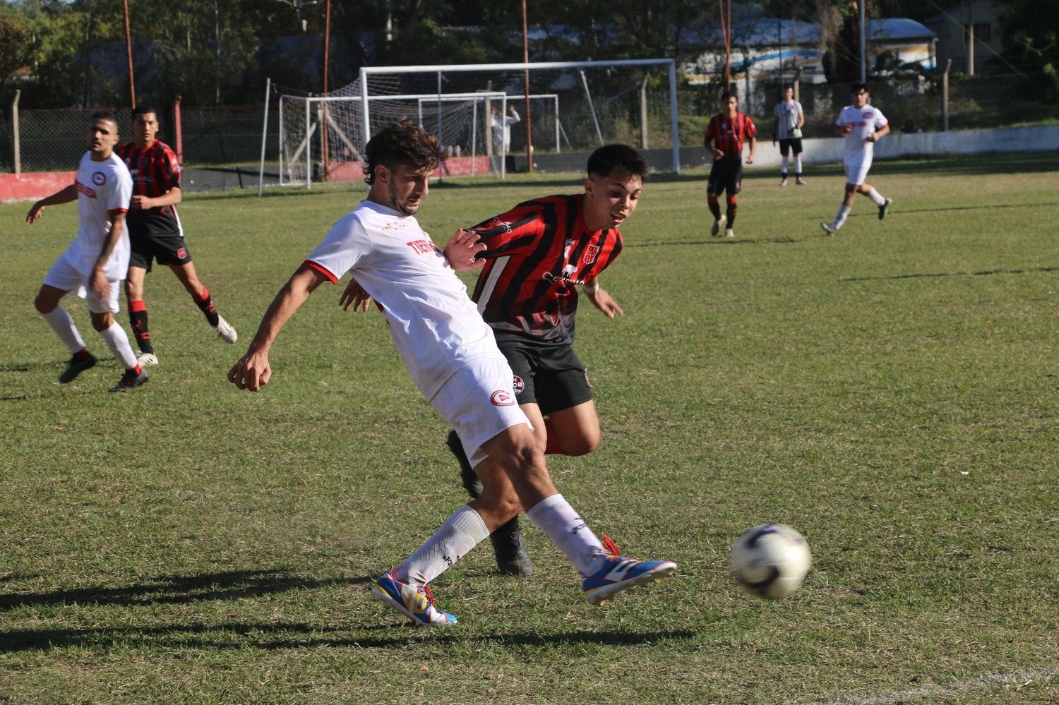 Central Entrerriano goleó a Central Larroque y lidera el Torneo Oficial junto a Sud América