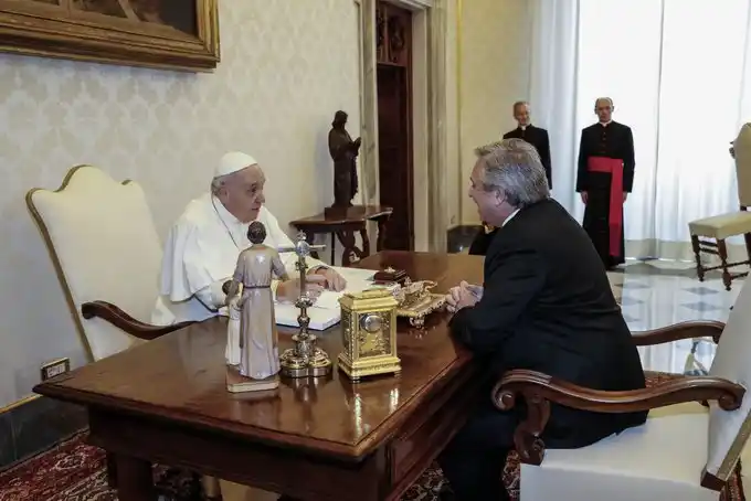 Alberto Fernández se reunió a solas con el Papa en el Vaticano