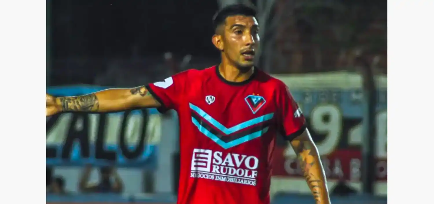 Nahuel Pereyra vistiendo los colores de Brown de Adrogué.