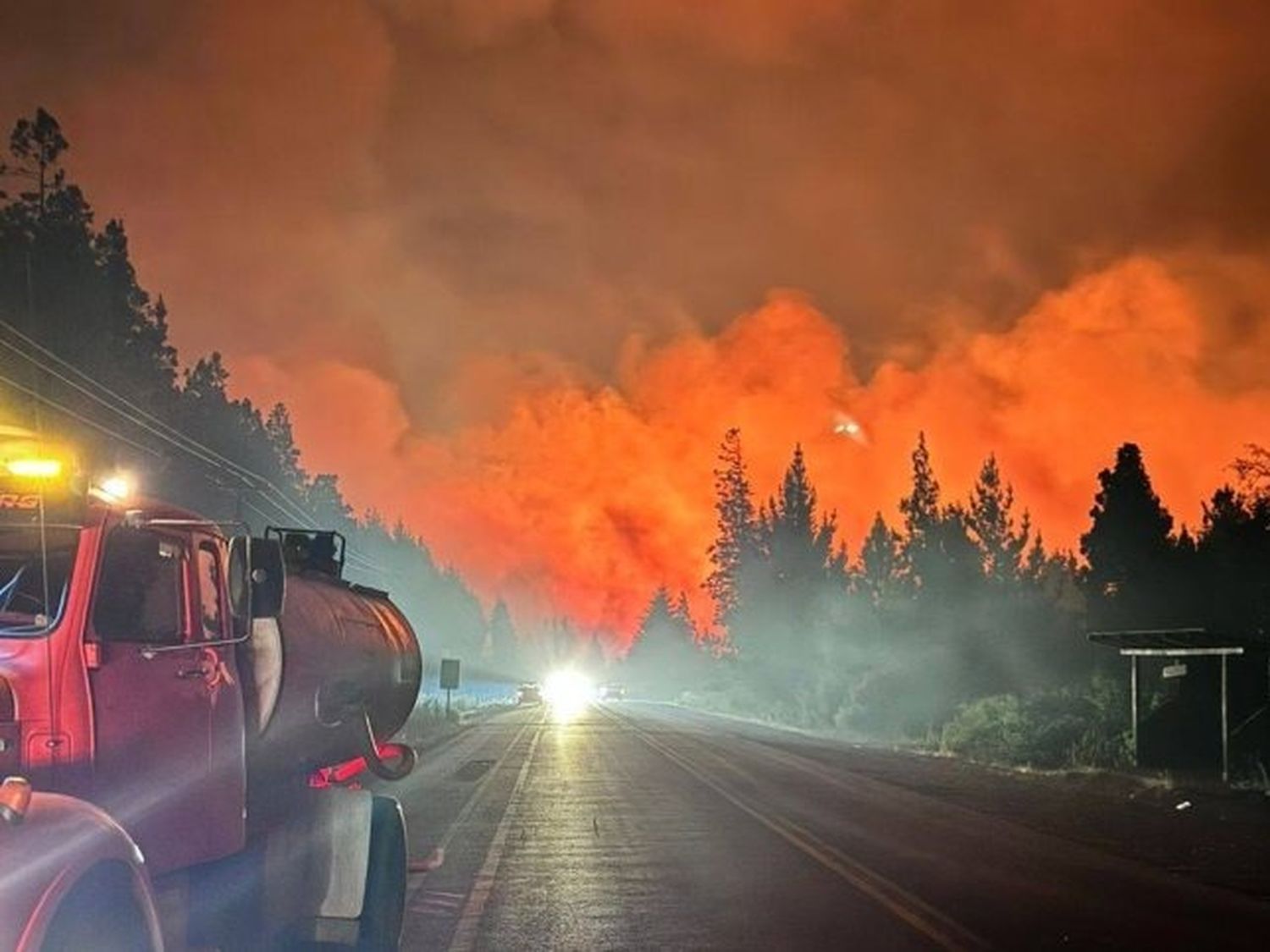 El Bolsón: evacuaron a 800 turistas y el fuego ya arrasó más de 2.000 hectáreas