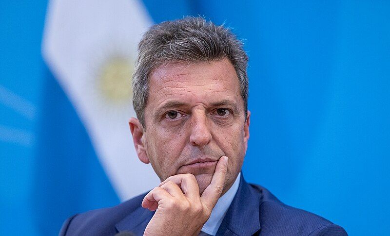 Massa enfrenta vencimientos con el FMI