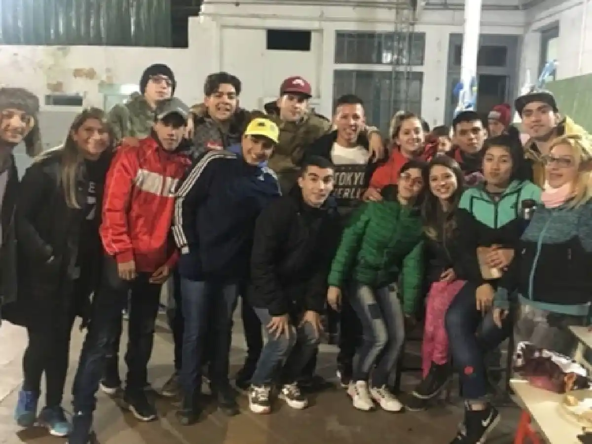 Tenía las mejores notas, propuso organizar la fiesta de egresados y se fugó con toda la plata