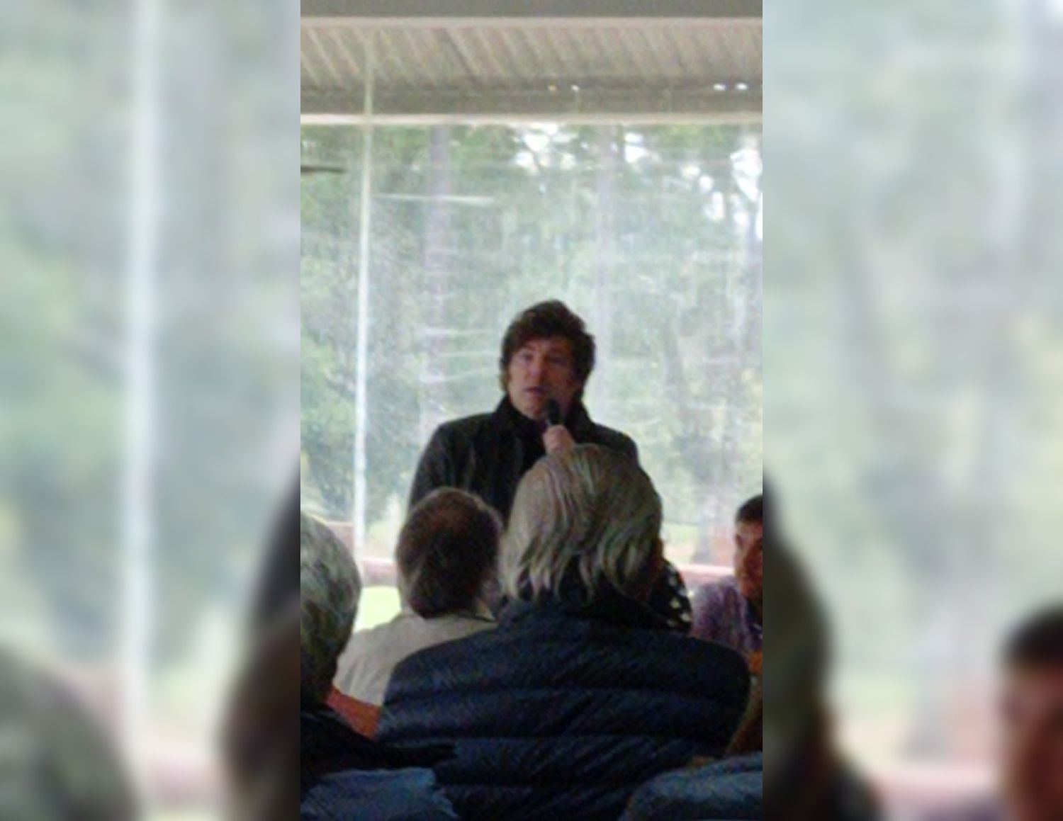 Milei en la asamblea del campo: “El ajuste no lo tienen que pagar ustedes sino la casta política”