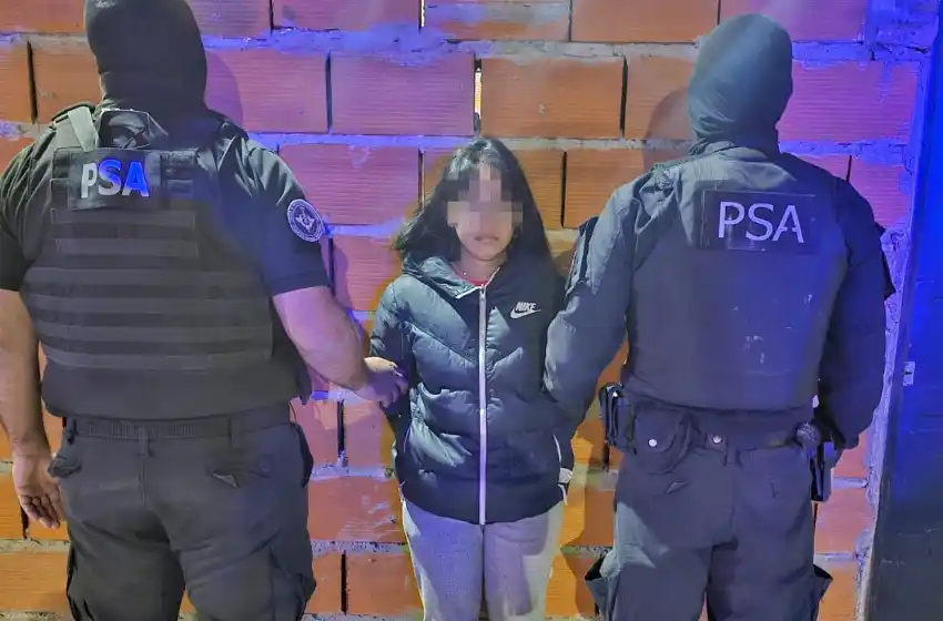 Persecución en Villa Banana terminó con dos mujeres detenidas por llevar un kilo y medio de cocaína