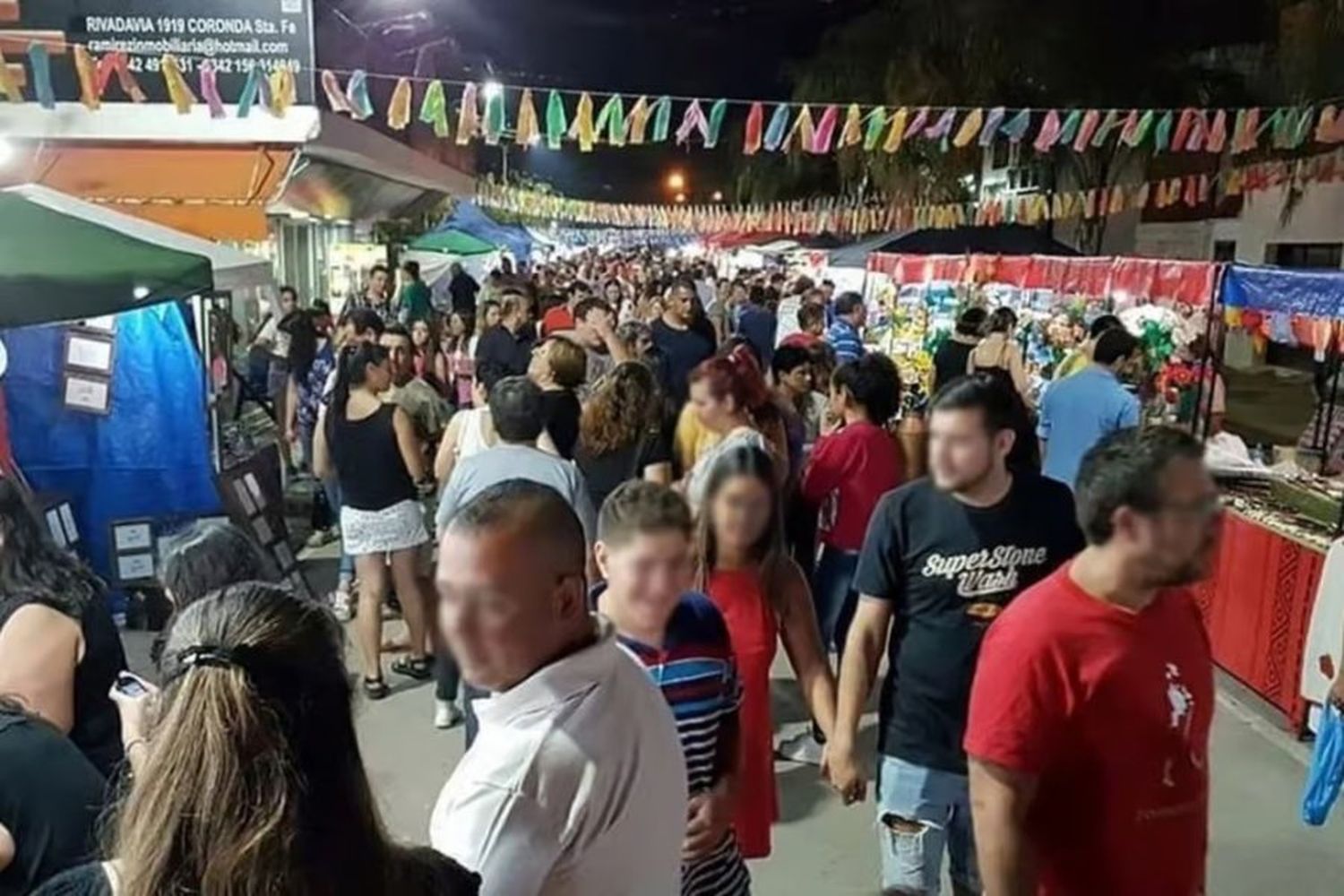 Se fue a disfrutar la "Fiesta de la Frutilla" y dejó a su hijo de 5 años encerrado en el auto