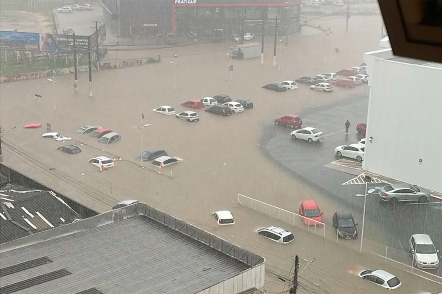 Inundación en Florianópolis: declararon la emergencia y piden que la gente no salga de sus casas