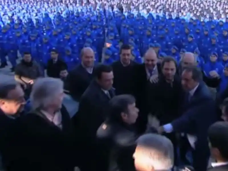 Lunghi le pidió a Scioli que venga a Tandil para inaugurar los consultorios