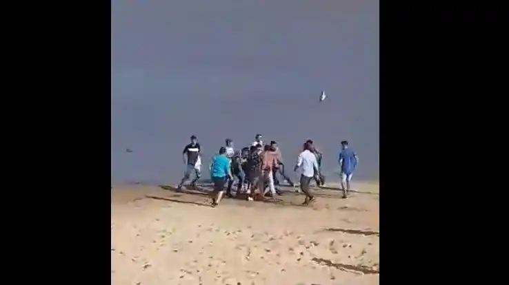Video: Tremenda golpiza matutina a orillas del río Paraná