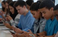 Usar o no usar el celular en el aula, ¿esa es la cuestión?
