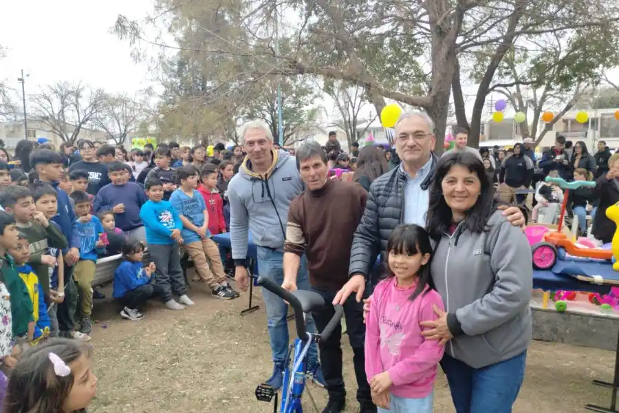 En el día de las infancias, Calvo acompañó la celebración del barrio 17 de Octubre