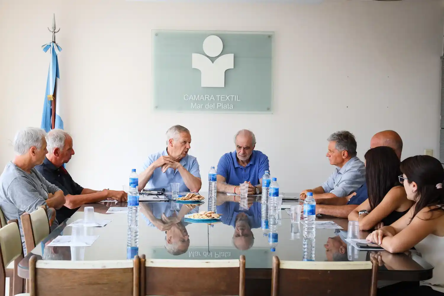 Dirigentes de la oposición se reunieron con integrantes de la Cámara Textil.