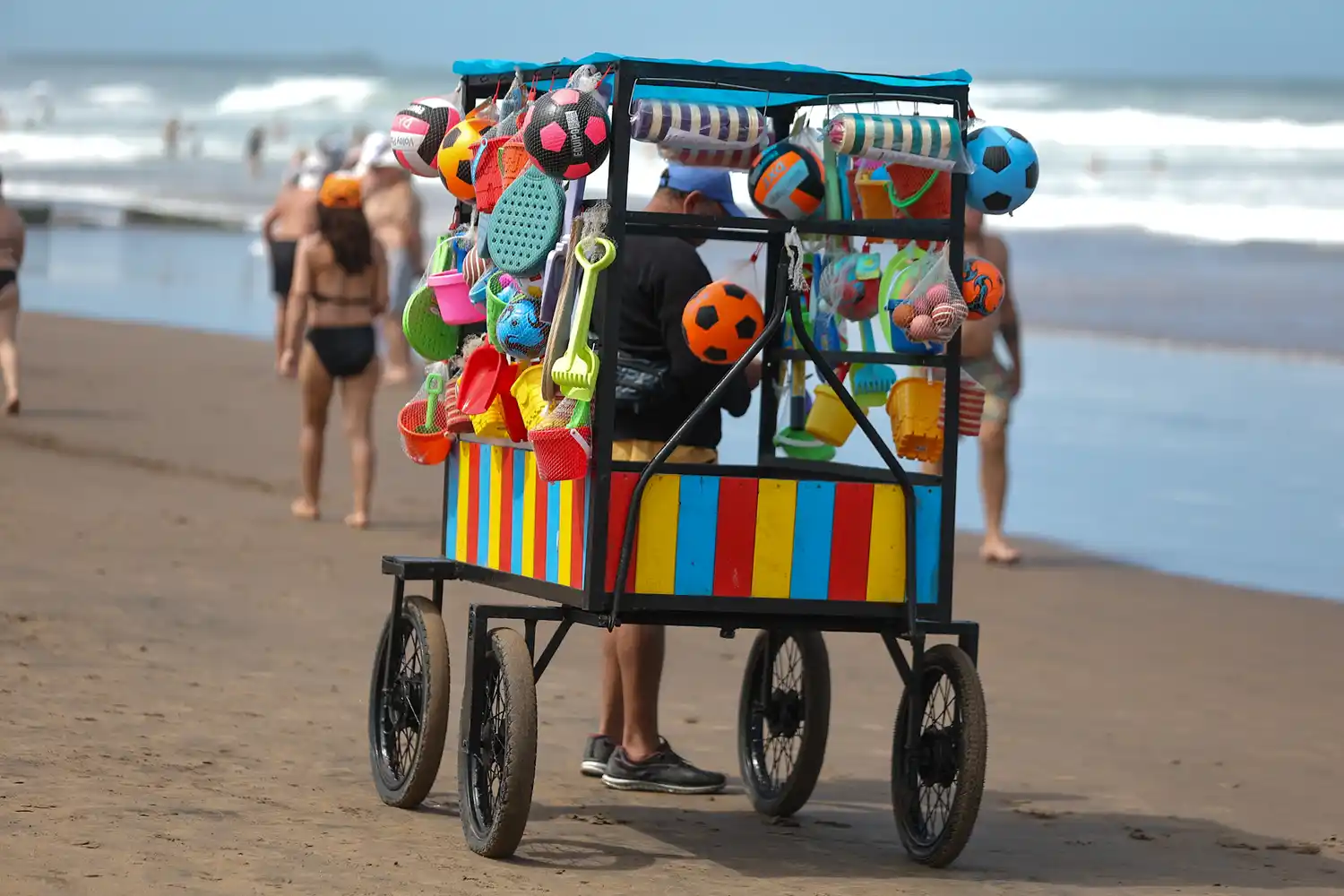 Turistas comparan precios en Necochea: cuánto gastan por día y cómo hacen rendir el presupuesto