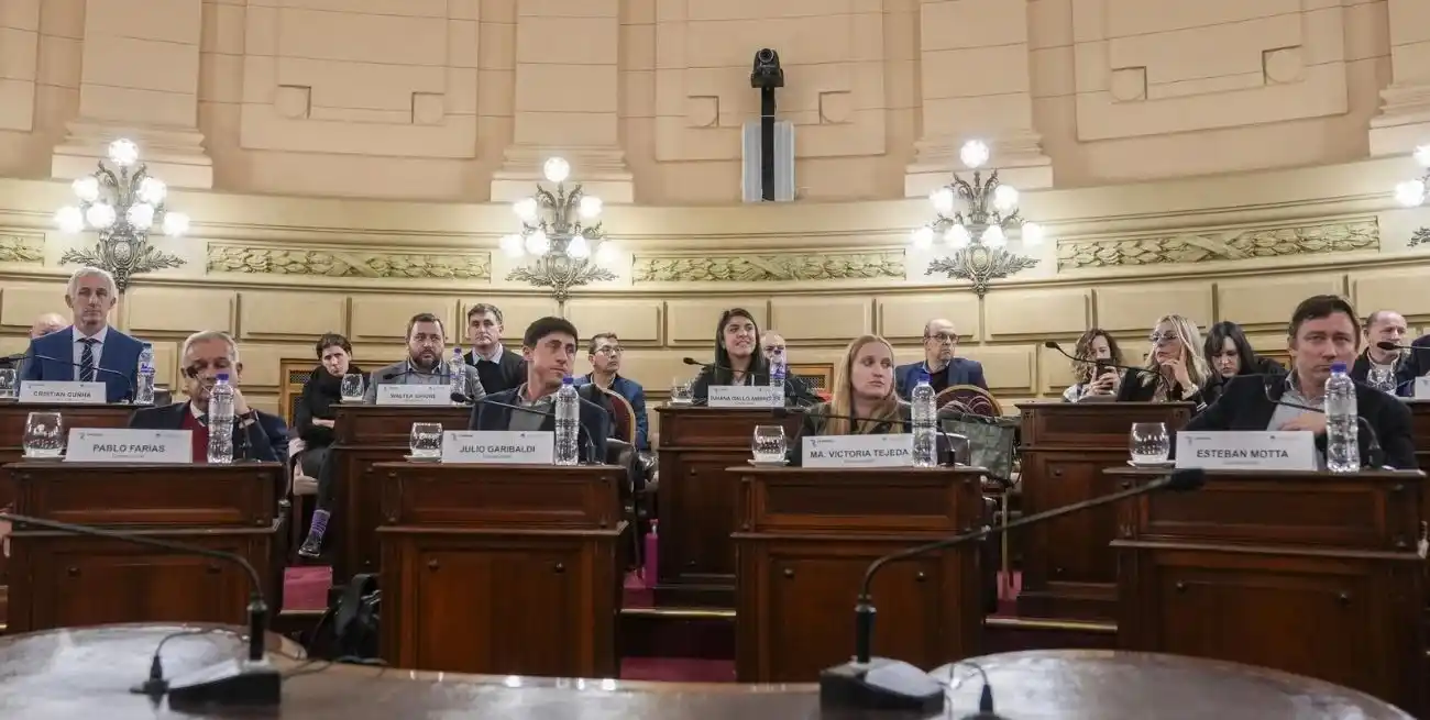 La Comisión de Poder Legislativo y Ejecutivo definió la cláusula transitoria para los mandatos actuales.