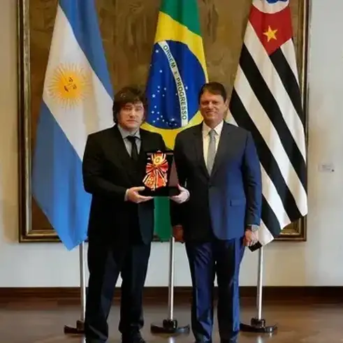 Javier Milei fue condecorado por el gobernador de San Pablo. Foto: IG OPRArgentina