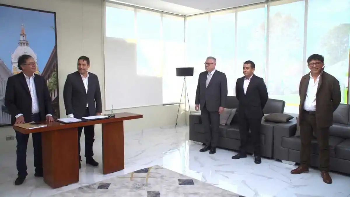Gustavo Petro puso en funciones a nuevos ministros.