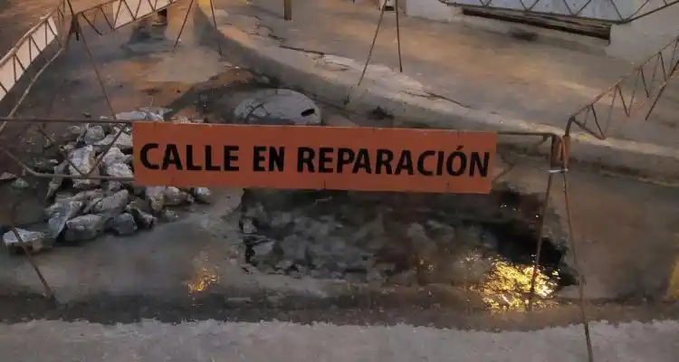 Habrá poca presión de agua en el centro por importante perdida en Ituzaingo y Saavedra