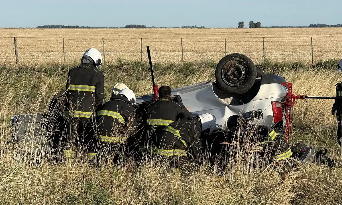 Vuelco en Ruta 3: cuatro personas fueron hospitalizadas