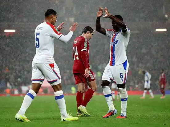 Liverpool prolongó su mal momento.