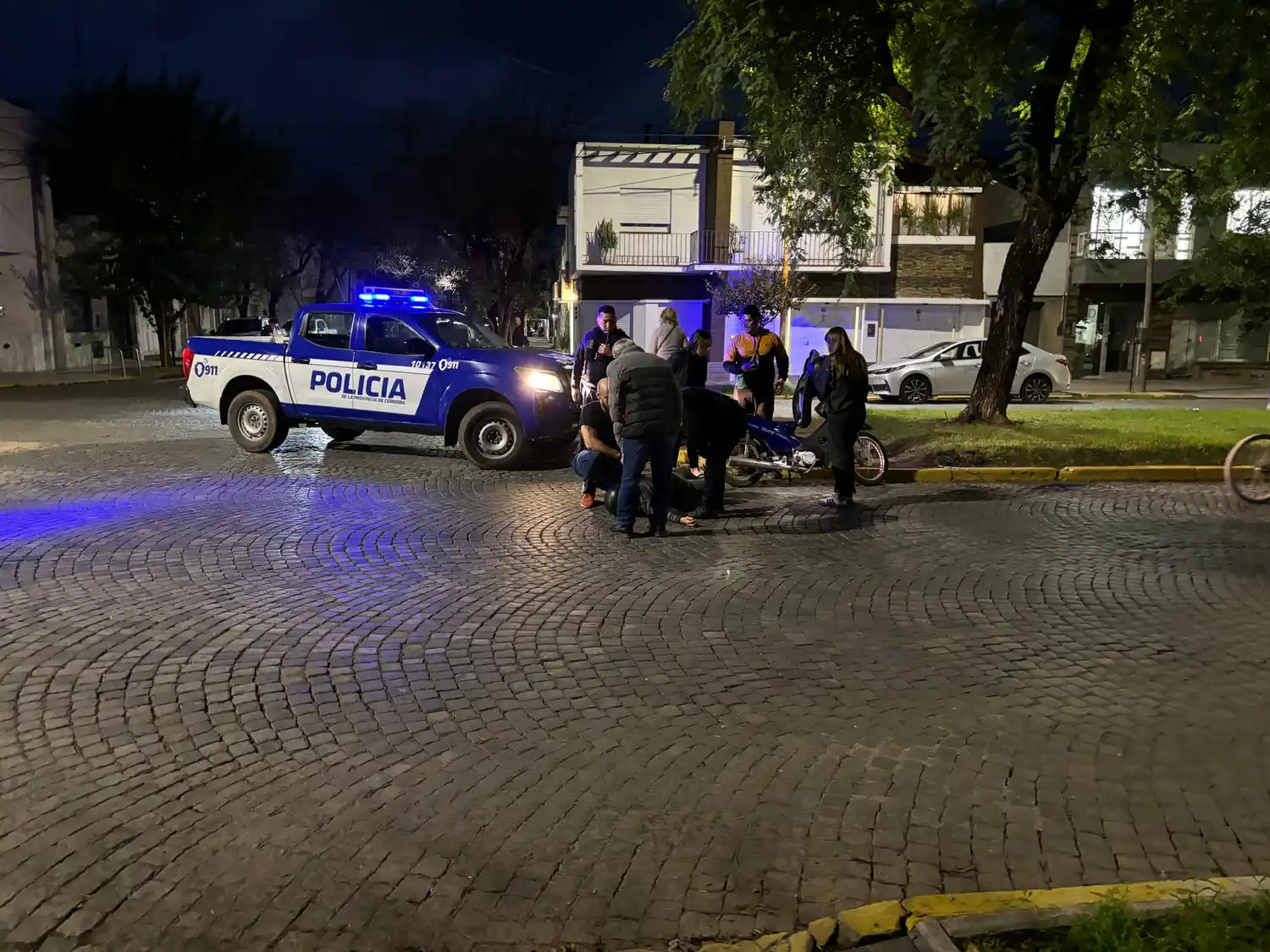 La mujer fue atendida por el servicio de emergencias médicas.