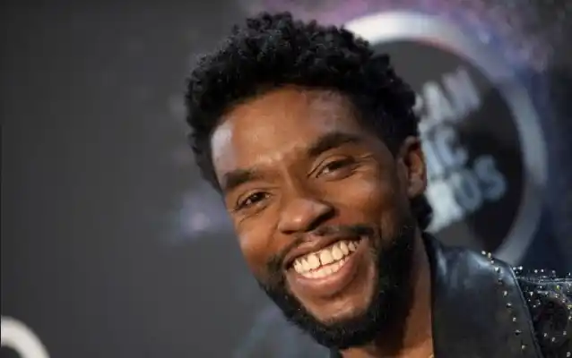 SAG Awards premiaron a Chadwick Boseman