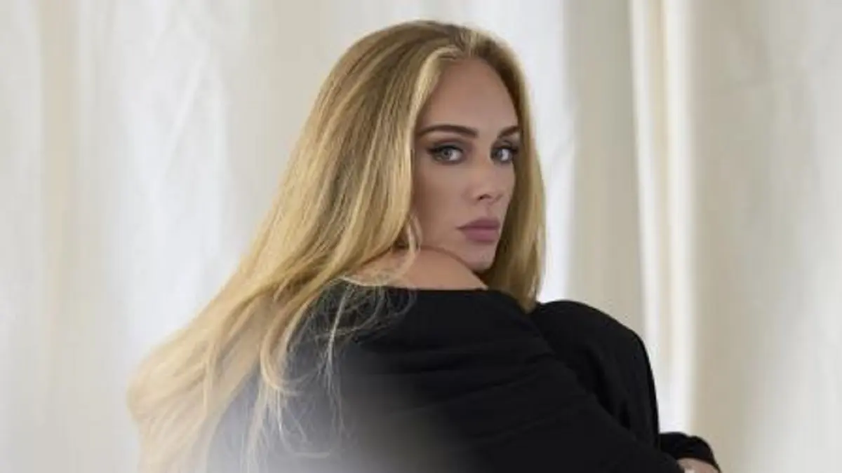 «¿Eres estúpido? Cállate»:   Adele detiene su concierto en Las Vegas al oír un grito homofóbico