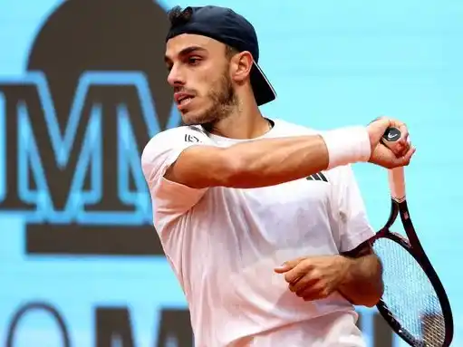 Fran Cerúndolo eliminado en Madrid y rompió una raqueta de la bronca. Foto:ESPN