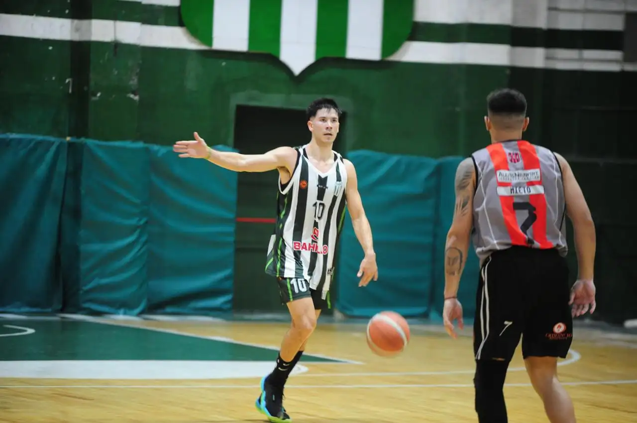 Mauro Gauna, el gran baluarte para que Racing se meta en playoffs.