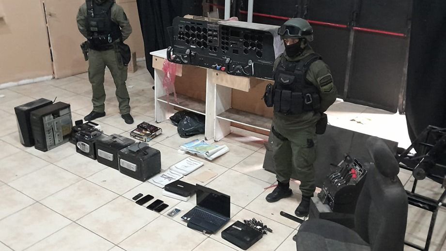 Cocaína, oro y un simulador de vuelo en un boliche: golpe a una red narco con conexiones aéreas