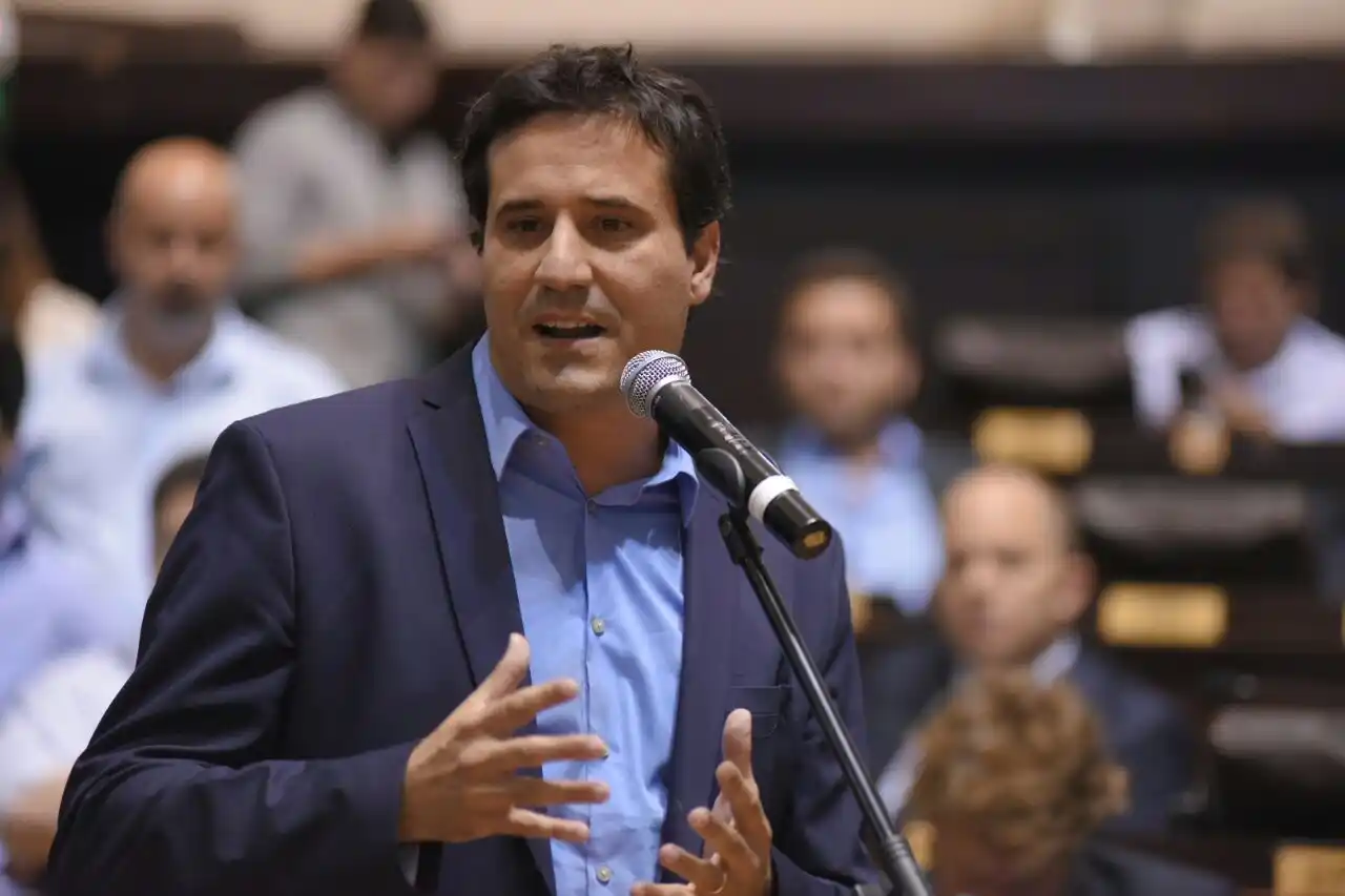 Maximiliano Abad: "Hay que ganar la Provincia, si no va a ser un condicionamiento muy grande al próximo gobierno nacional"