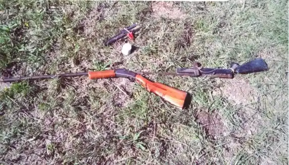 Detienen a tres hombres cazando en el Segundo Distrito
