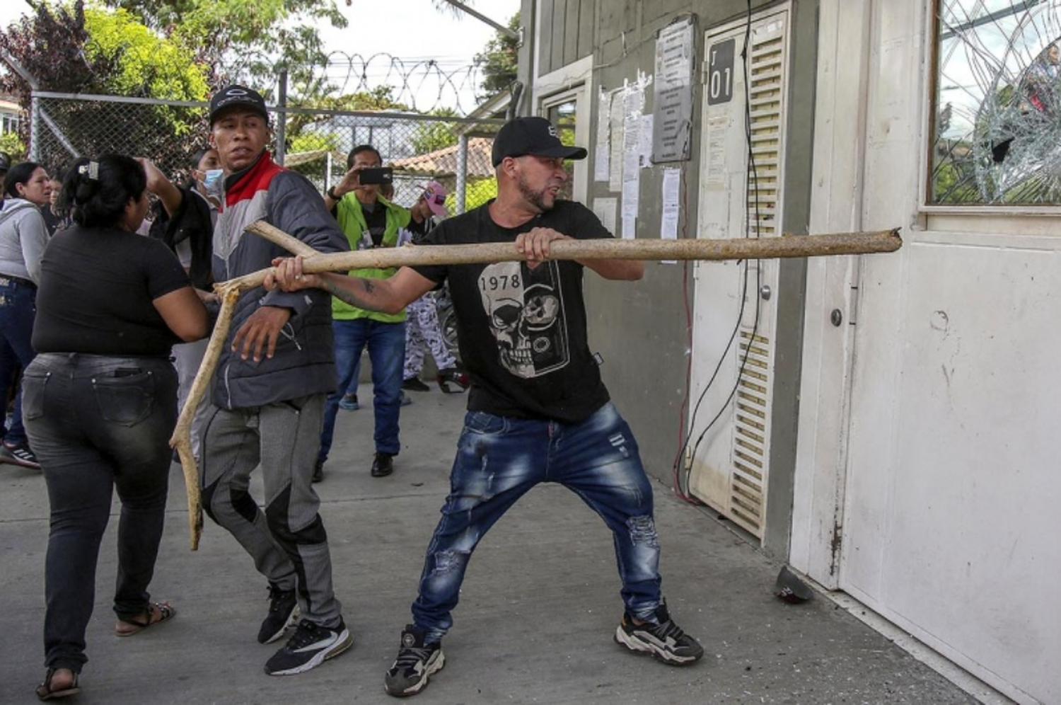 Abren una investigación tras el violento motín en la cárcel de Colombia