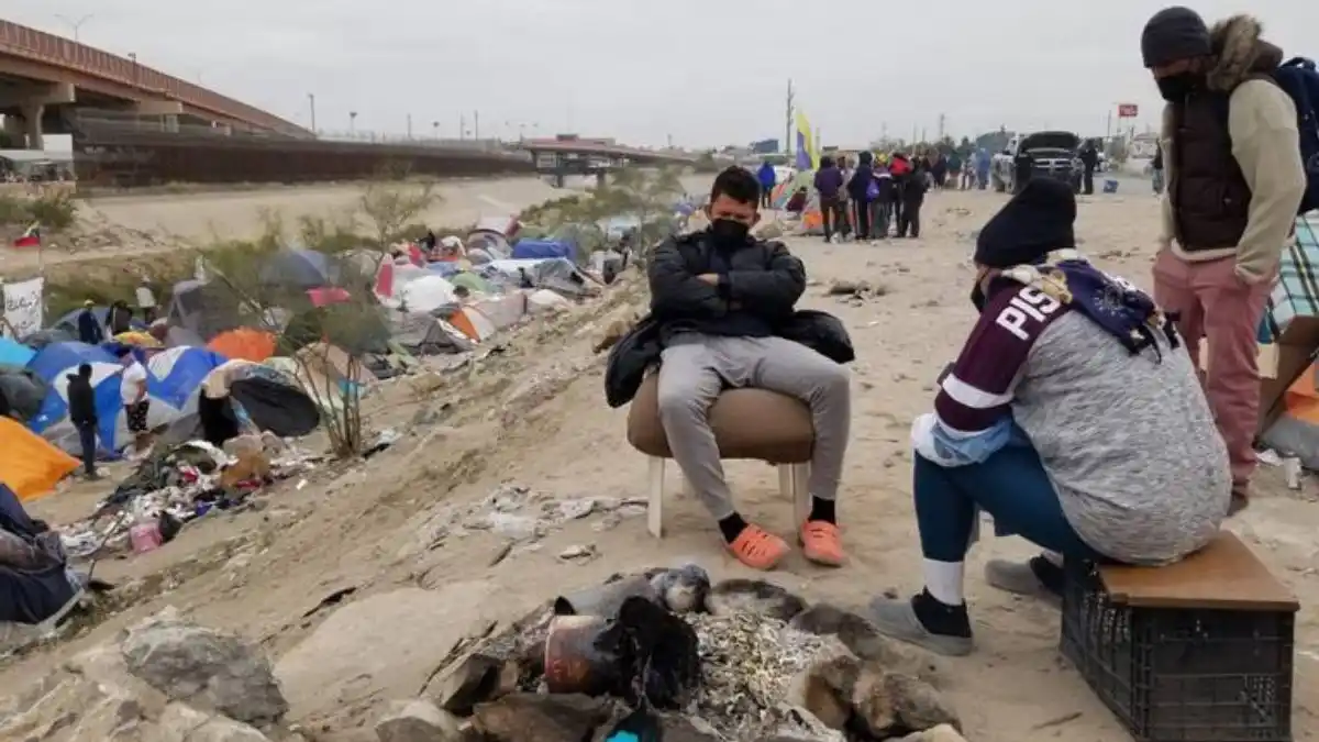VENEZOLANOS PERMANECEN EN CIUDAD JUÁREZ: Pasando frío, vigilados por la Guardia Nacional y con la esperanza de cruzar a EE.UU.