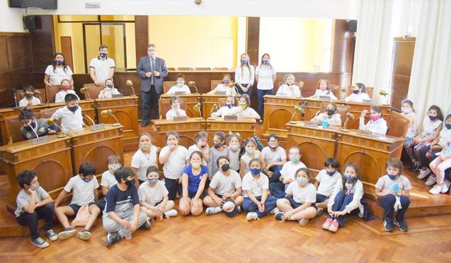 Alumnos de la Escuela  Vélez Sarsfield visitaron  el Palacio Municipal