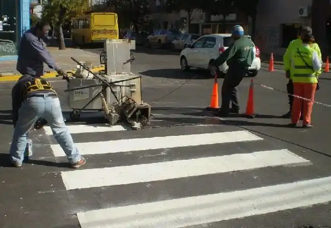 Reducciones de calzada y desvíos por repintando de sendas peatonales