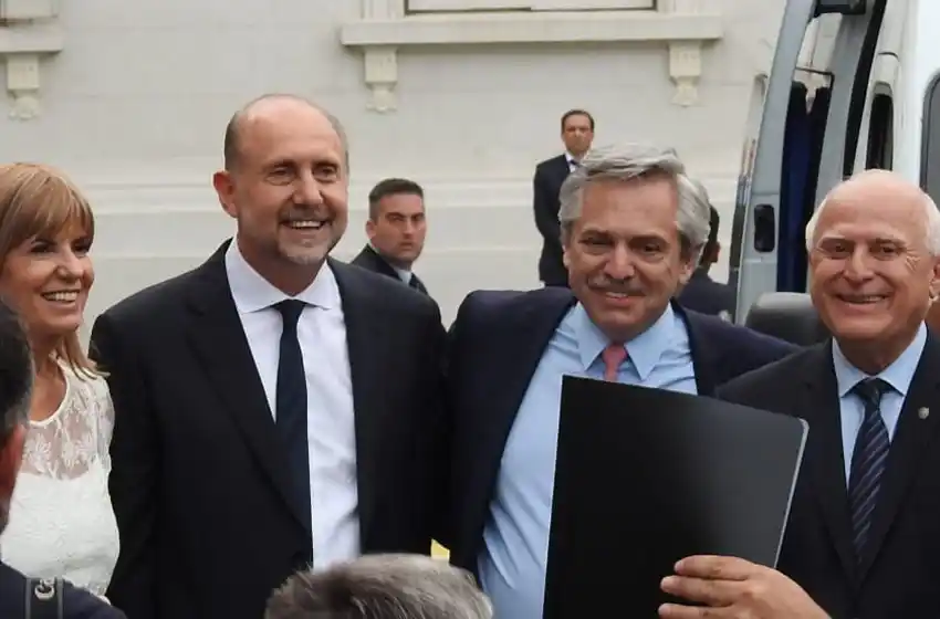 Alberto Fernández llegó a la asunción del gobernador santafesino Omar Perotti