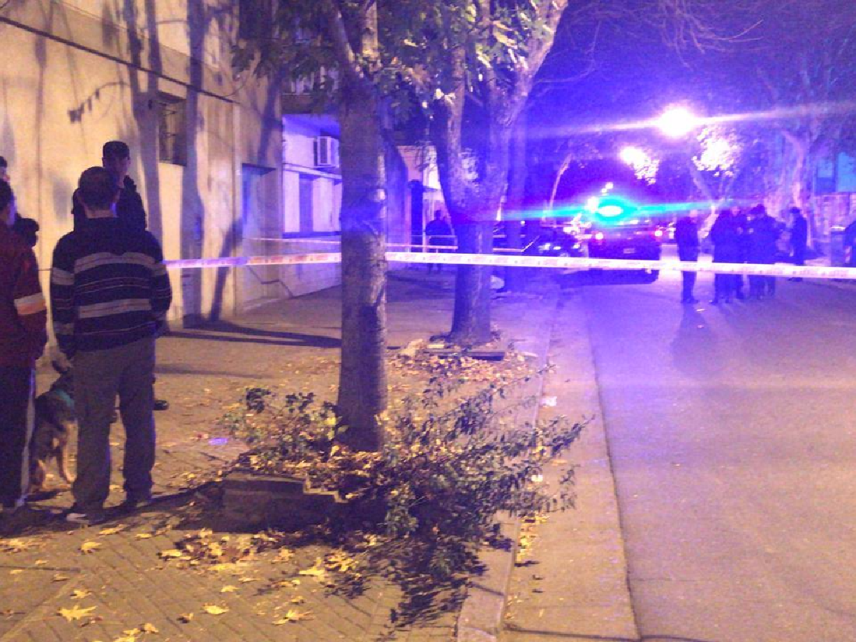 Rosario: asesinaron una joven mientras baldeaba la vereda