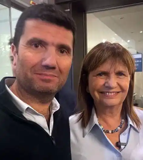 Las PASO de Juntos en el centro de la escena 