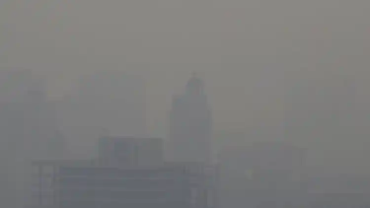 Pekín emite alerta roja por contaminación del aire por primera vez