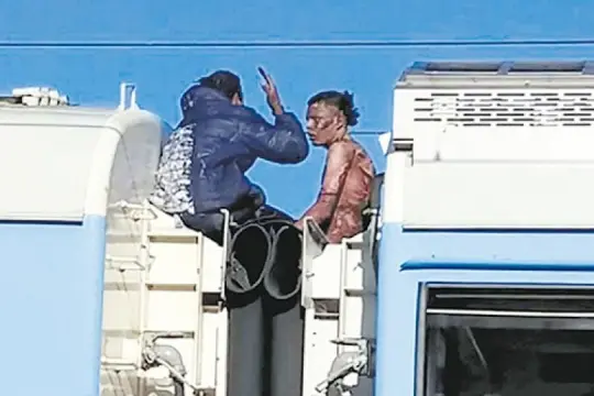 Murió el joven de 18 años que viajaba en el techo del tren Roca