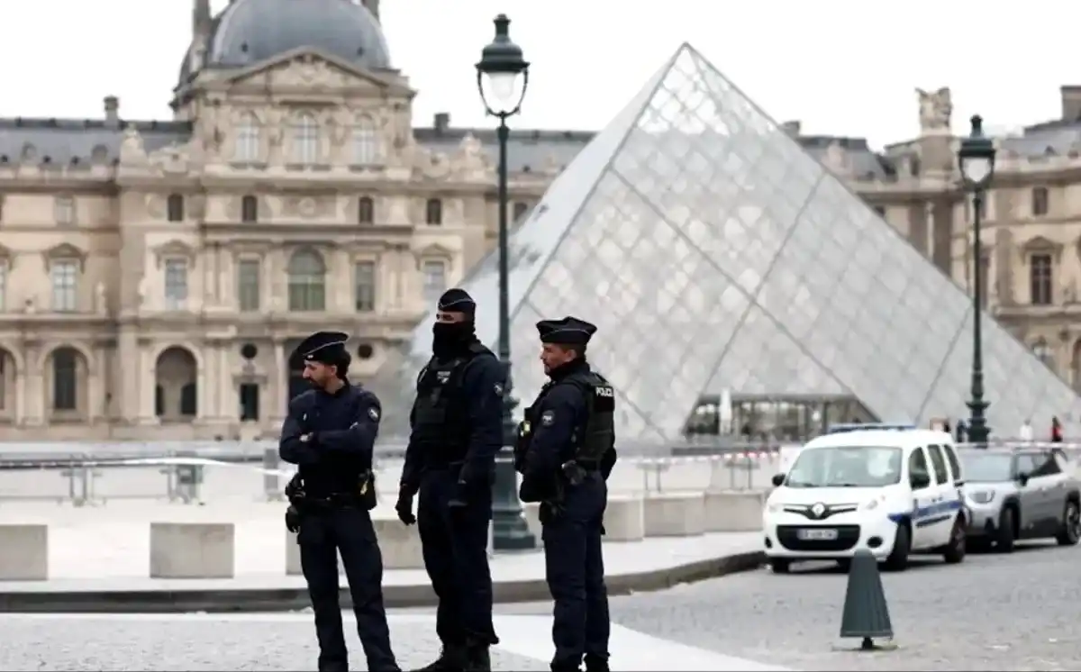 Robo en el Louvre: en 7 minutos, se hicieron con nueve joyas de "valor incalculable"