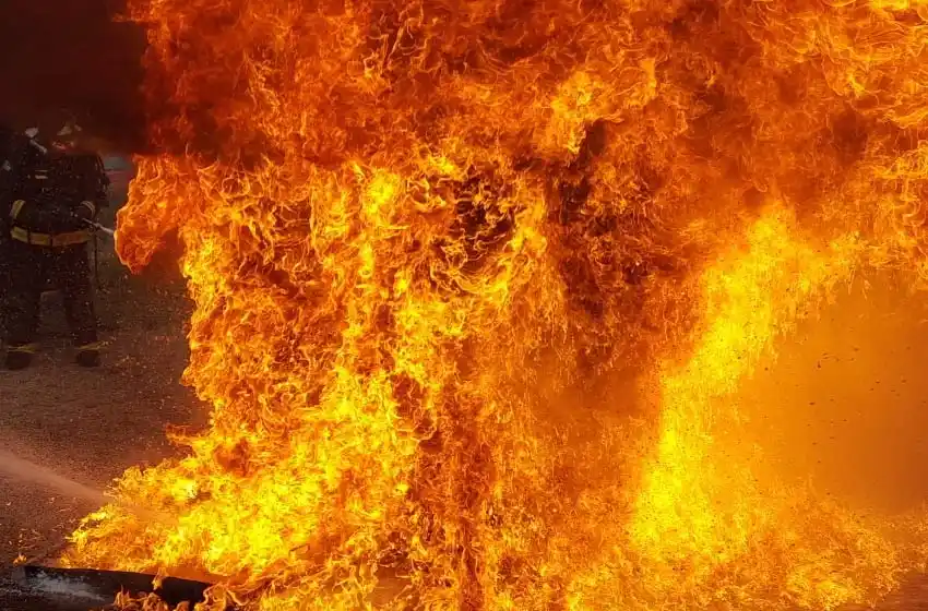 Fallecieron dos abuelos en un voraz incendio en zona sur