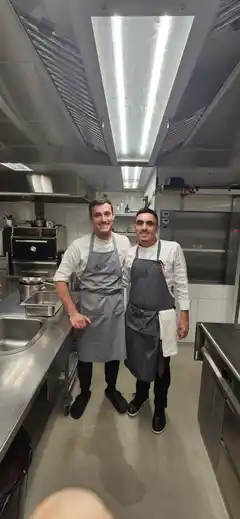De repartir a pie 50 CV a chef de un restaurante Michelin, el cocinero de Tandil que hace camino al andar