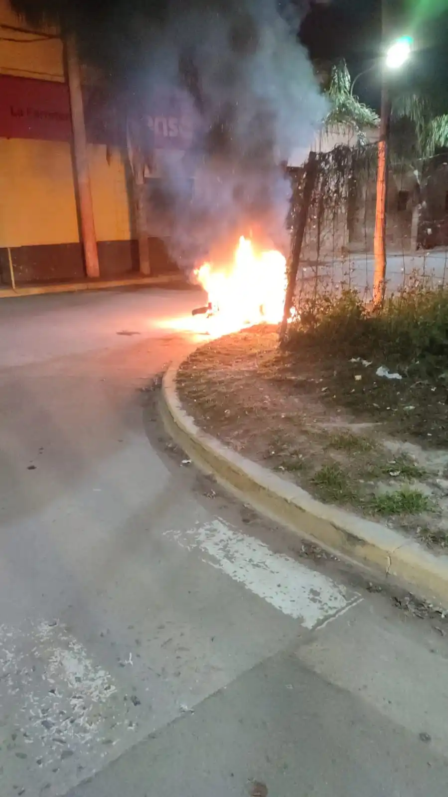 Motocicleta en llamas