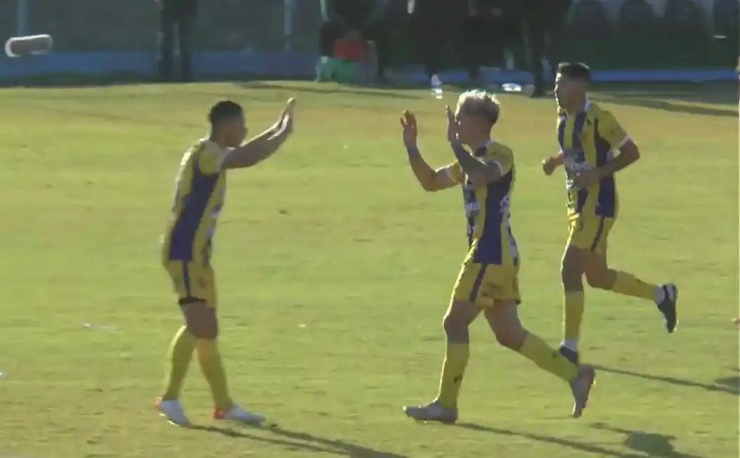Thiago Beltrán anotó en su debut en Dock Sud