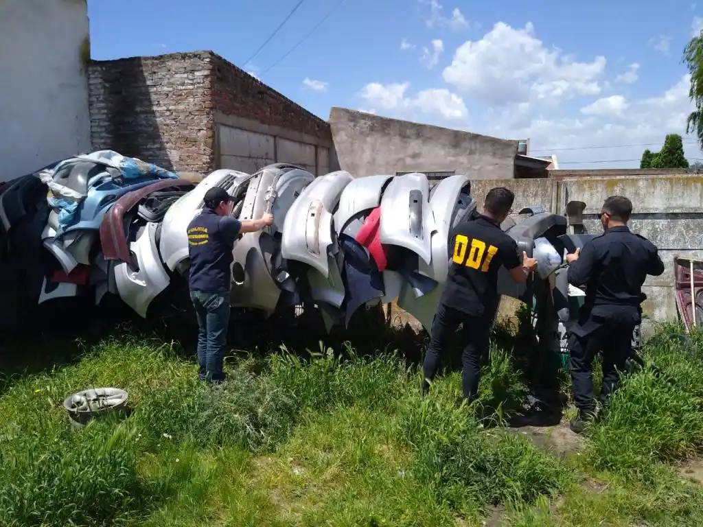 Balcarce: Clausuran un desarmadero y secuestran más de diez vehículos