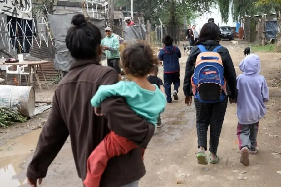 Una familia argentina necesita $100.000 para no ser pobre